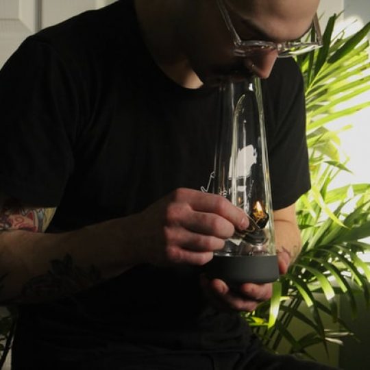 6 Best Methods For New Smokers to Buy Bongs